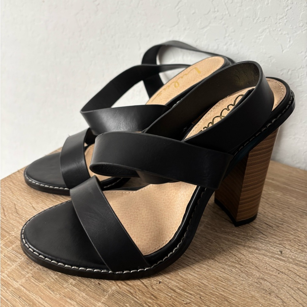 Lulu's Shelbie Black Cross-Strap Heels